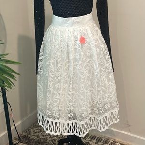 NWT 🤍🤍 Women midi  Skirt size 12